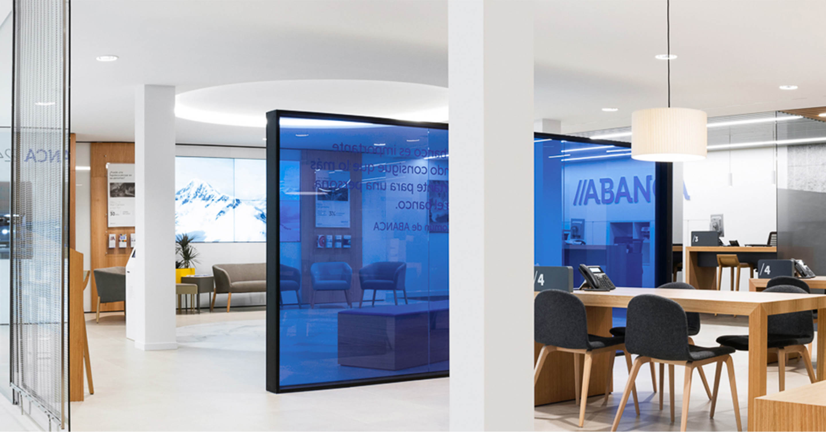 Abanca is a bank born from the merger of two regional Galician entities that harnessed this fusion to redefine not only its identity, but also the entire user experience.

