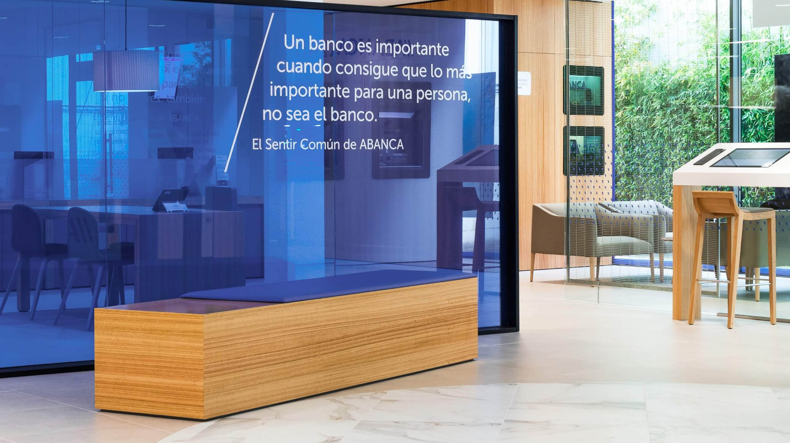 Abanca is a bank born from the merger of two regional Galician entities that harnessed this fusion to redefine not only its identity, but also the entire user experience.
