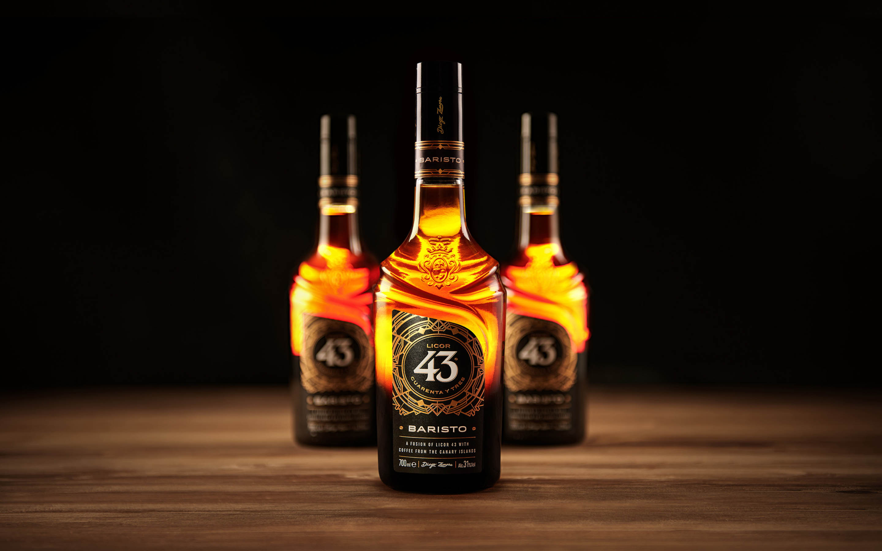 Licor 43 es el orgullo de Zamora Company: una receta familiar convertida en el licor español con mayor proyección internacional. Pensando en el mercado europeo, crearon una edición especial, el Licor 43 Baristo, que incluía en su legendaria receta unas notas de café de Agaete, de las Islas Canarias. La esencia de la cultura española del café, imbuida en una botella.   
