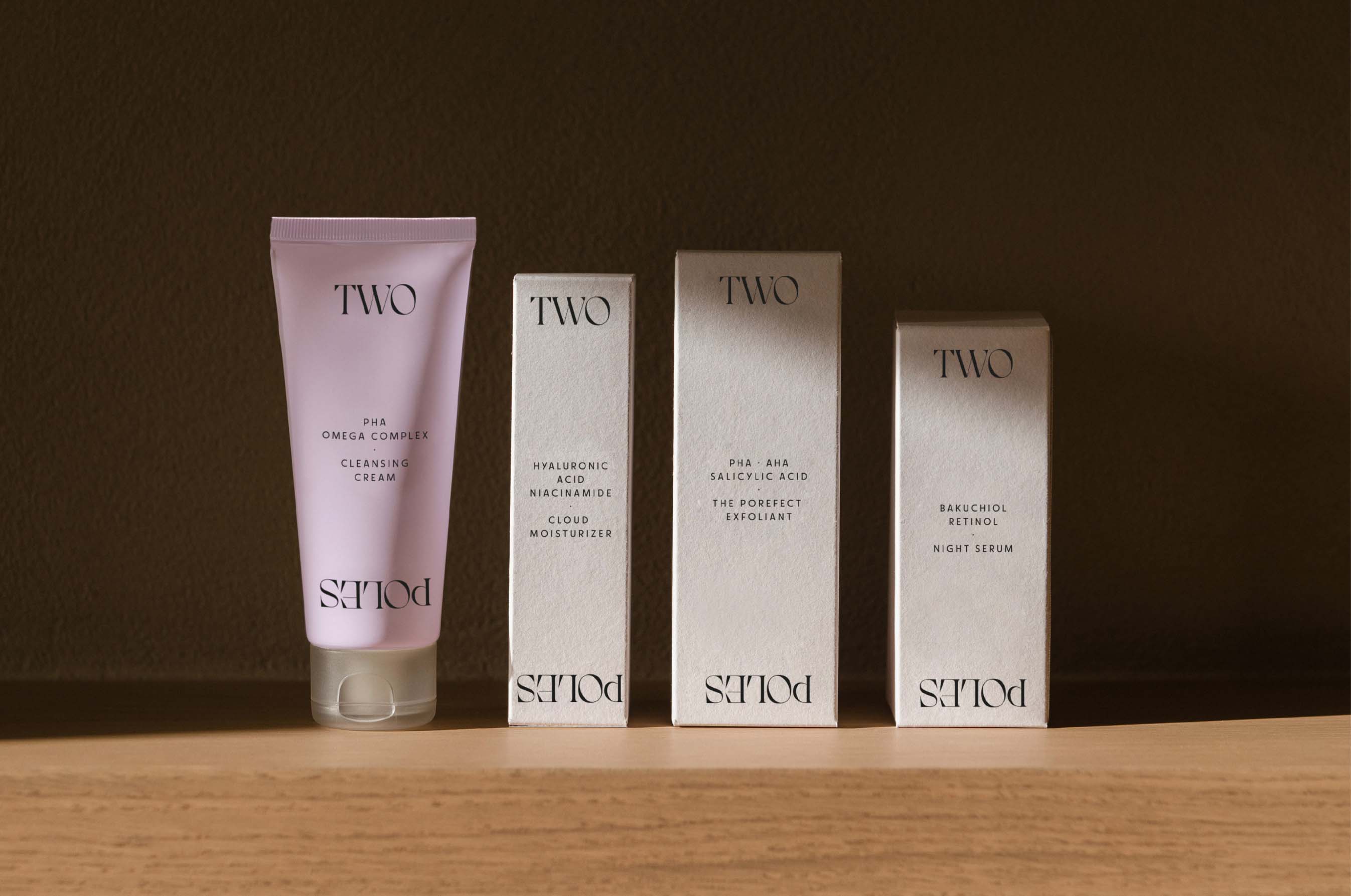 Two Poles is a new brand of signature cosmetics born out of the vision of Anna Fuster, to demonstrate that there is a truthful, effective and respectful way to make cosmetics, and to prove that science and nature do not have to be opposites. 
